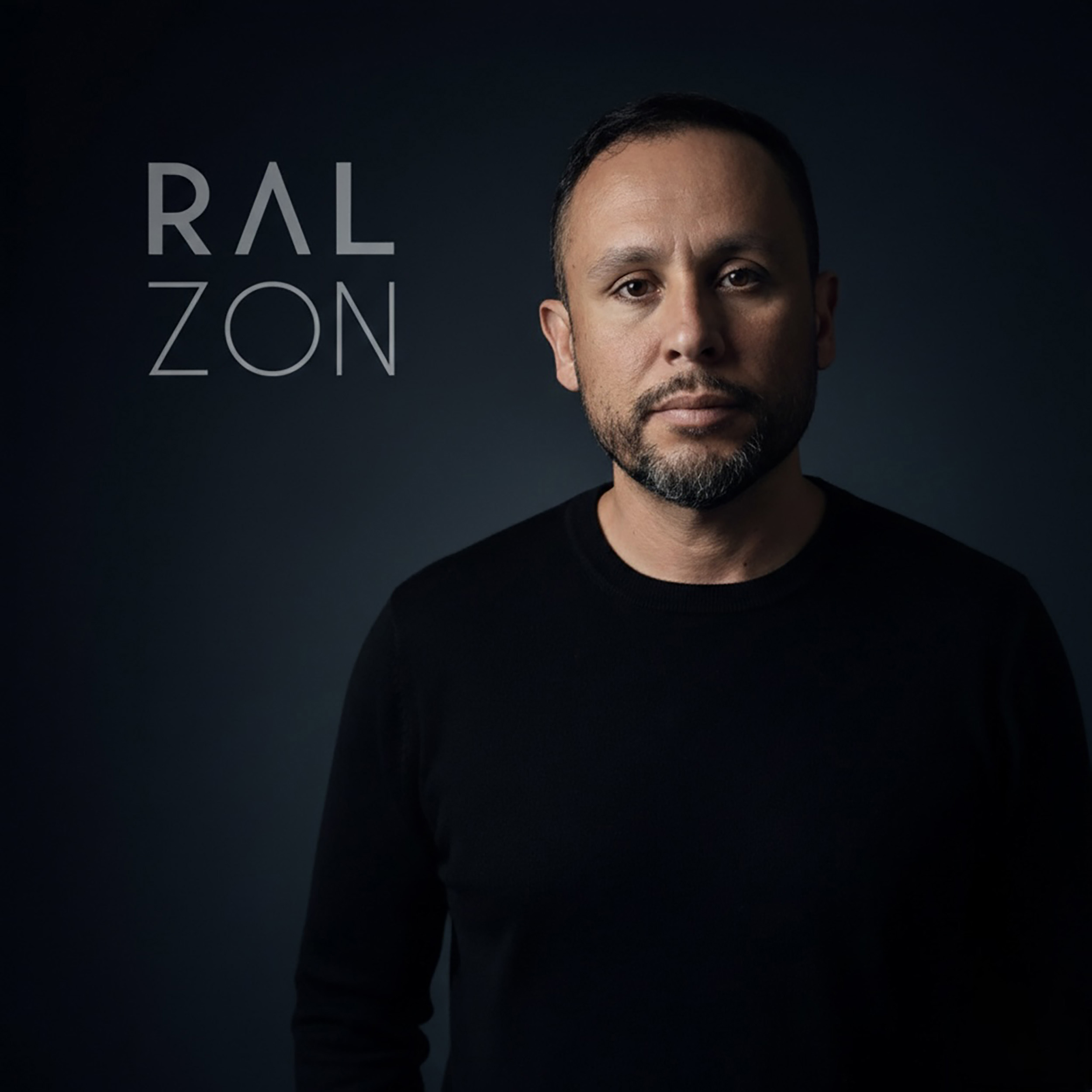 DJ Ralzon em apresentação de deep house